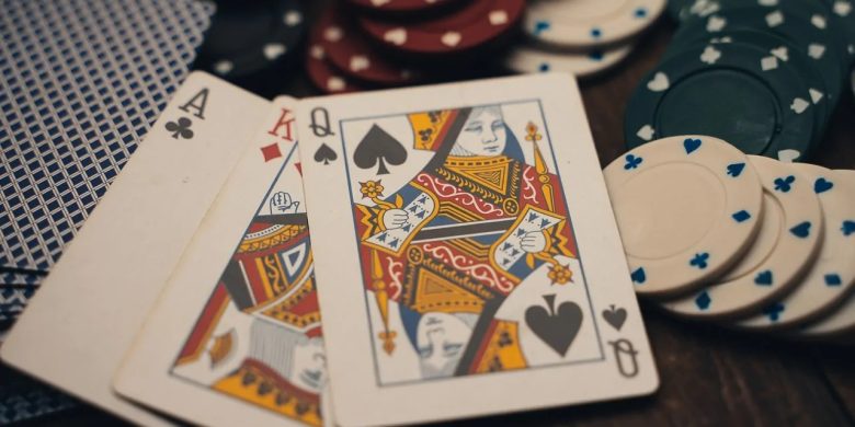 How do bitcoin roulette platforms offer gambling hologram projection?