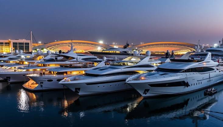 Abu Dhabi Grand Prix Yacht Charter: Key Race-Weekend Facts for Guests